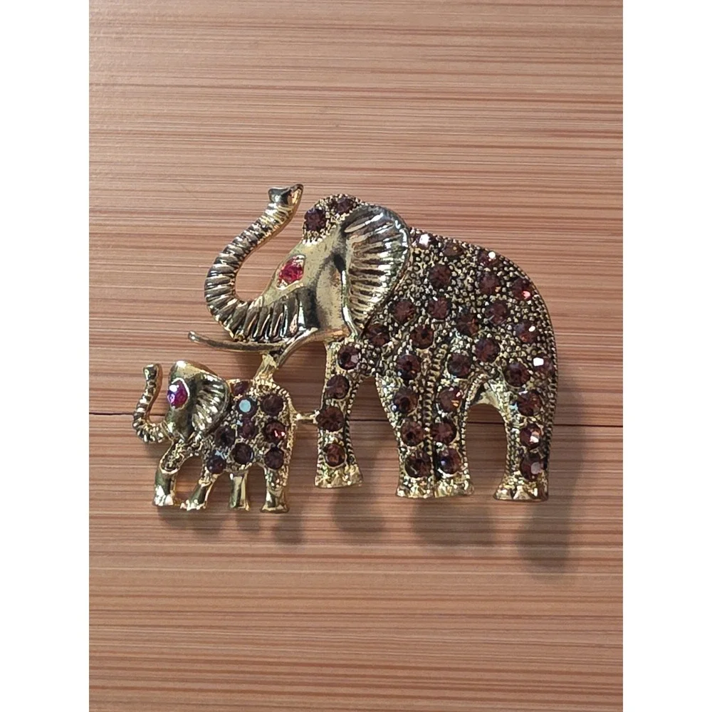 Vintage Jewelry Elephant Mother Baby Pin Brooch Rhinestones Unmarked Gold Tone